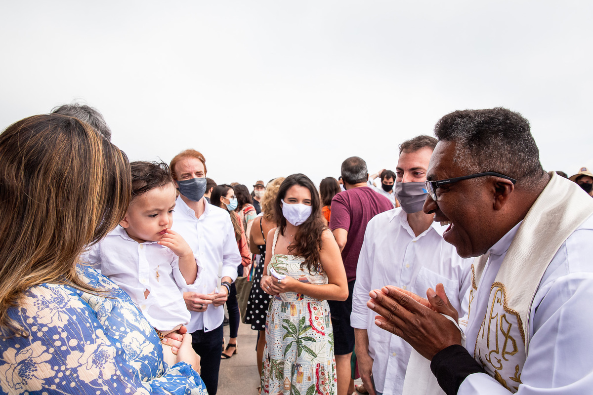 Batismo na parte externa do cristo redentor