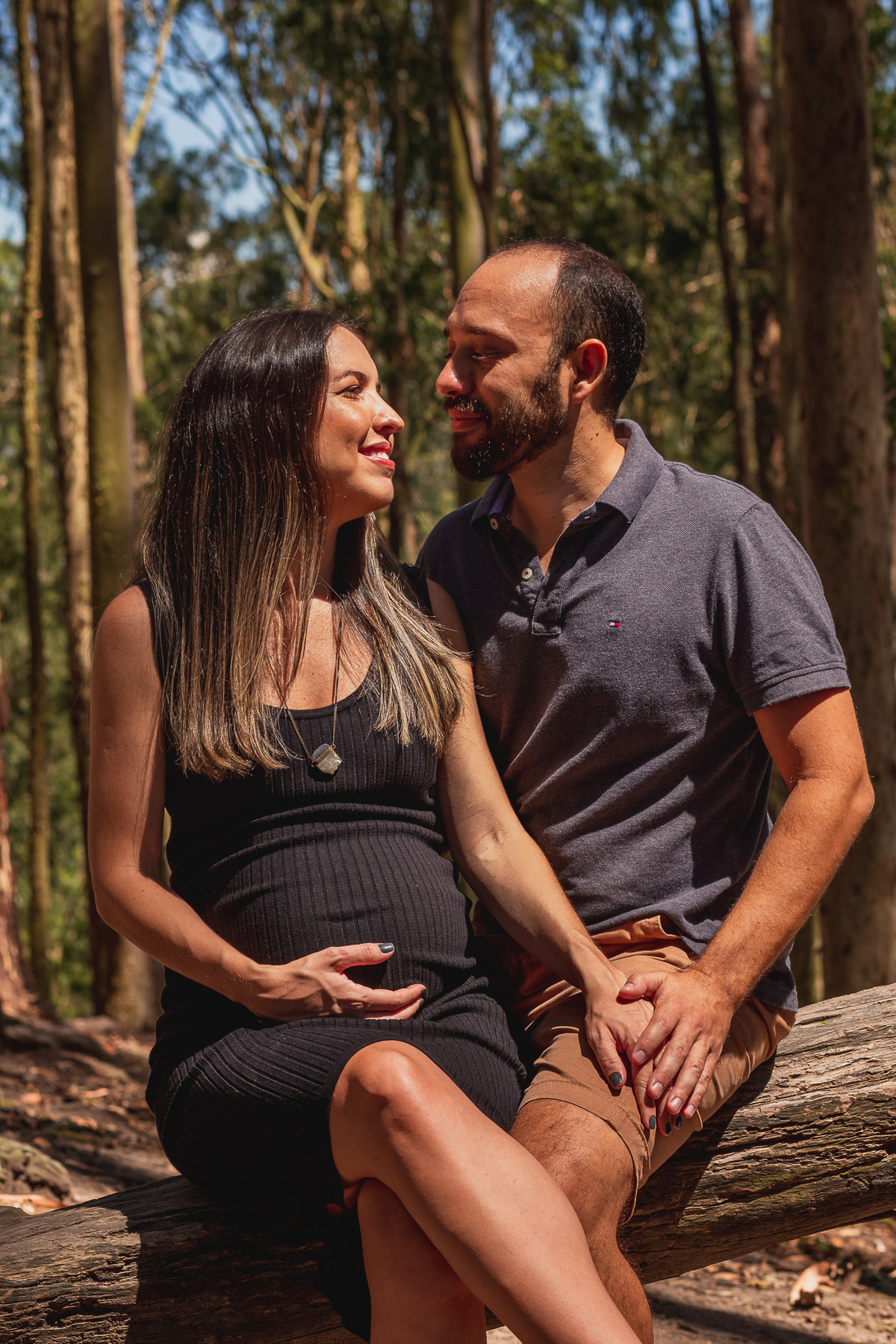Stefanie e Diego à espera da Livia no parque da cidade em niteroi ensaio de gestante bosque de eucaliptos