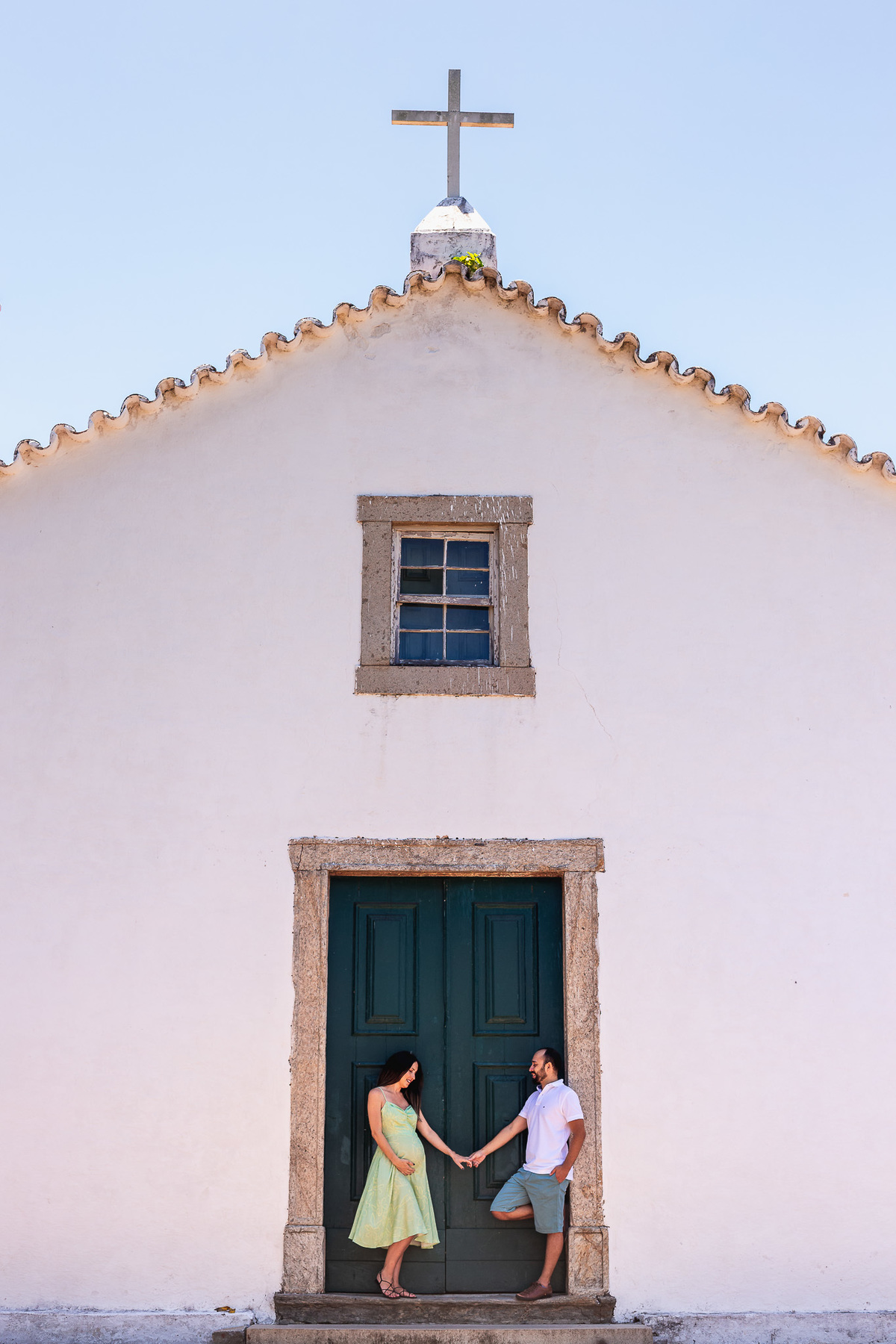 Stefanie e Diego à espera da Liviana igrejinha de são francisco em niteroi ensaio de gestante 