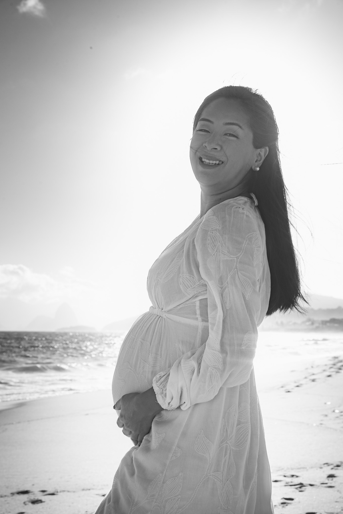 ensaio fotografico na praia de camboinhas. gestante na praia