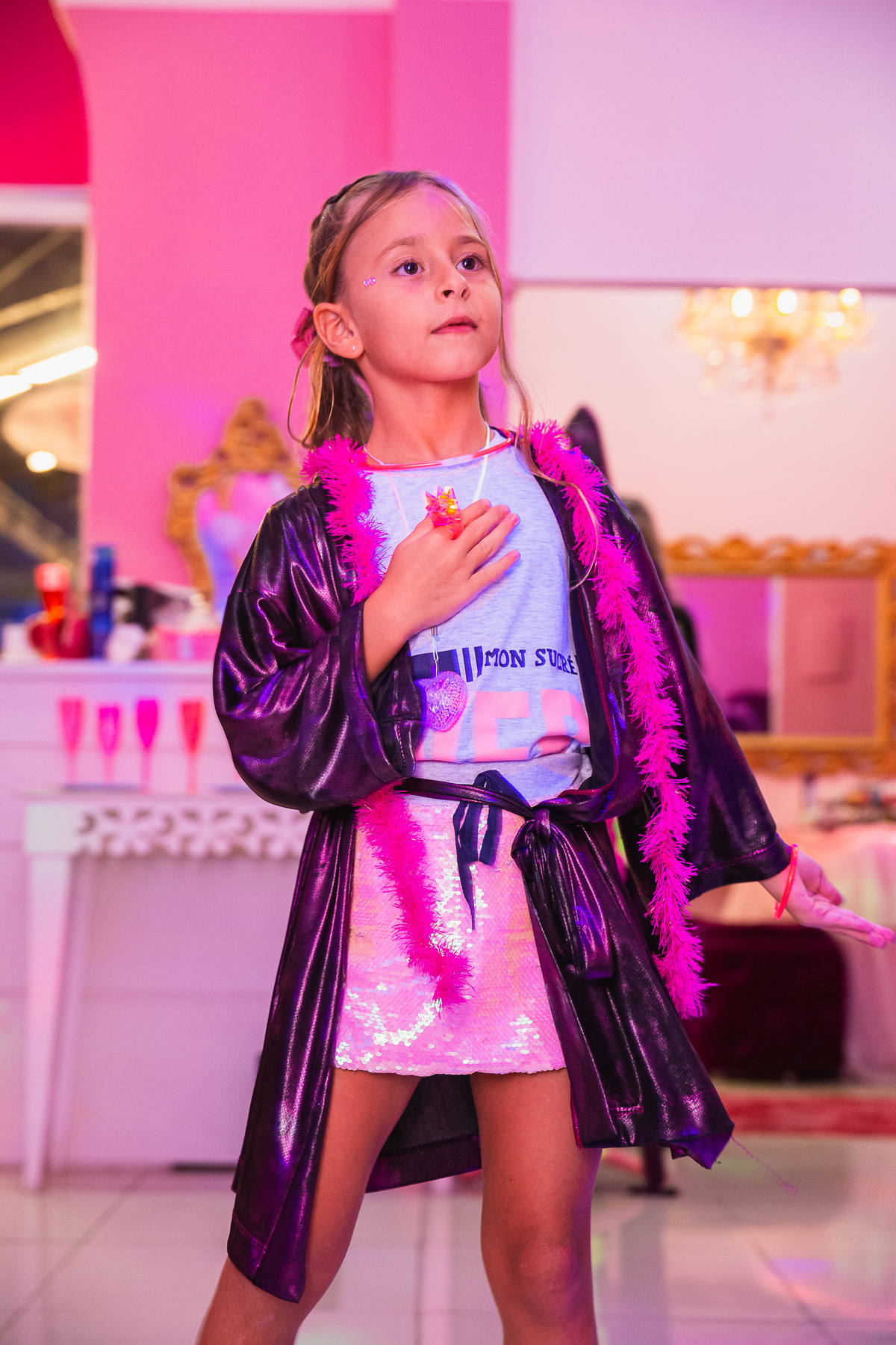 Bebela 7 anos princesas beauty party spa spainfantil dia de princesa aniversario infantil aniversario de menina fotos de festa infantil cor de rosa roxo lilais dourado neon