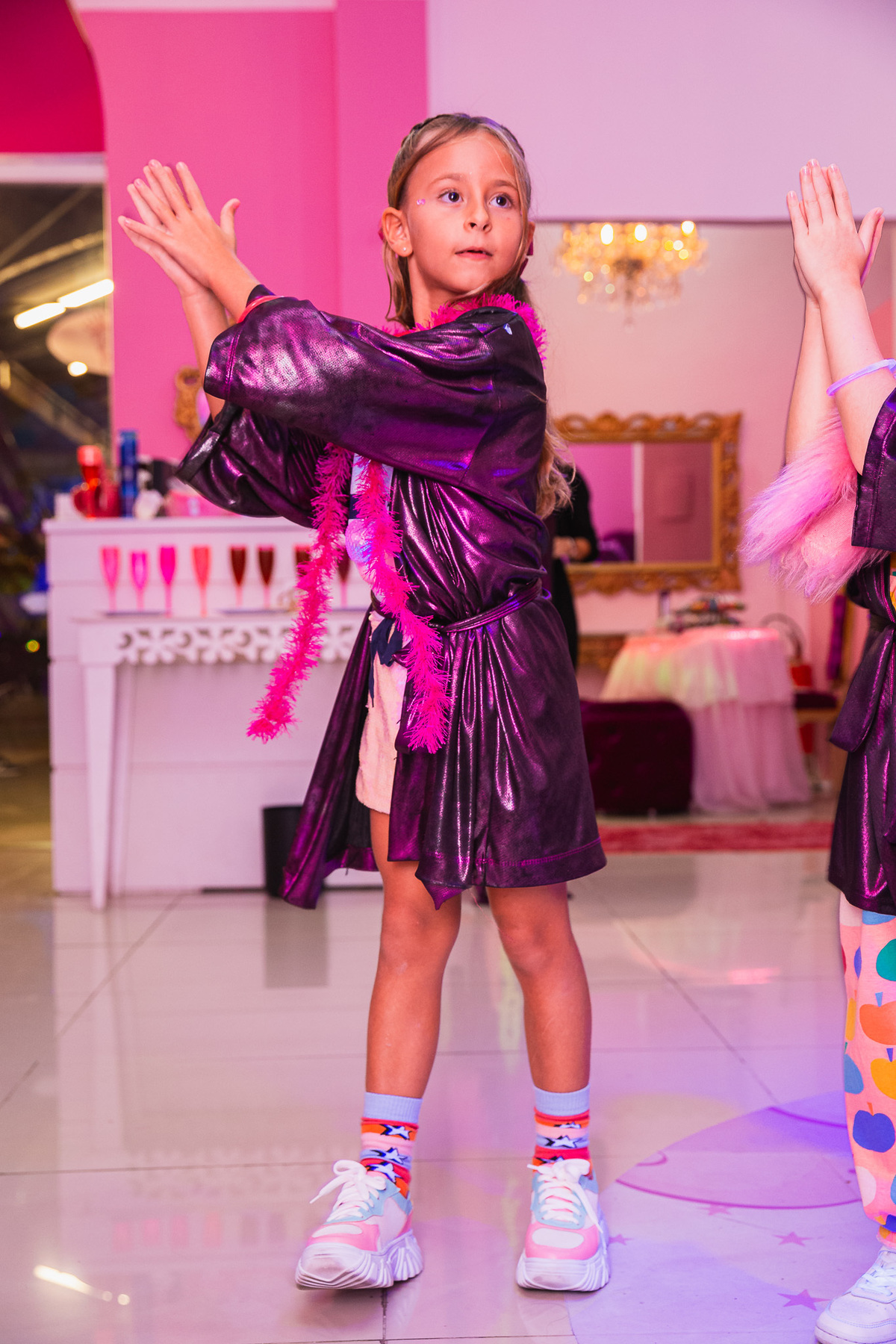 Bebela 7 anos princesas beauty party spa spainfantil dia de princesa aniversario infantil aniversario de menina fotos de festa infantil cor de rosa roxo lilais dourado neon