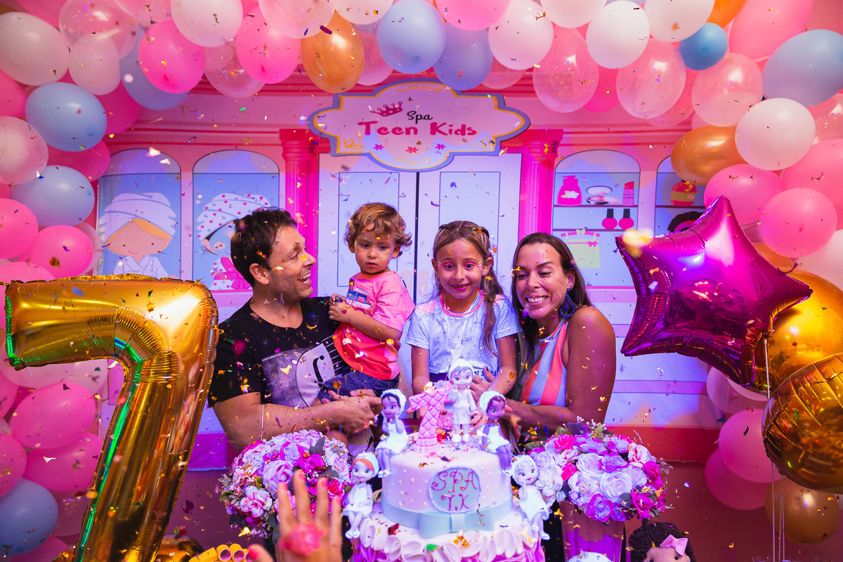 Bebela 7 anos princesas beauty party spa spainfantil dia de princesa aniversario infantil aniversario de menina fotos de festa infantil cor de rosa roxo lilais dourado neon