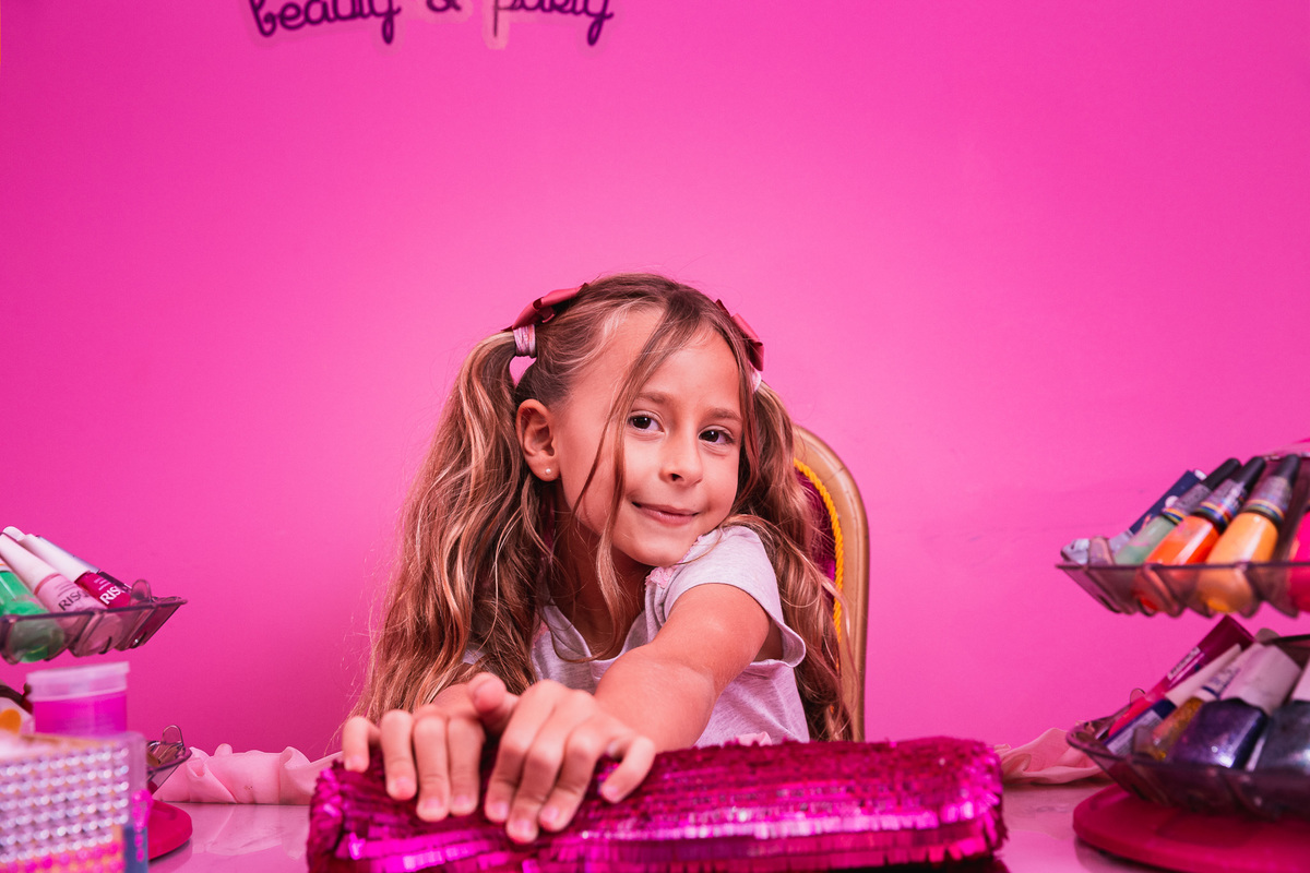Bebela 7 anos princesas beauty party spa spainfantil dia de princesa aniversario infantil aniversario de menina fotos de festa infantil cor de rosa roxo lilais dourado neon