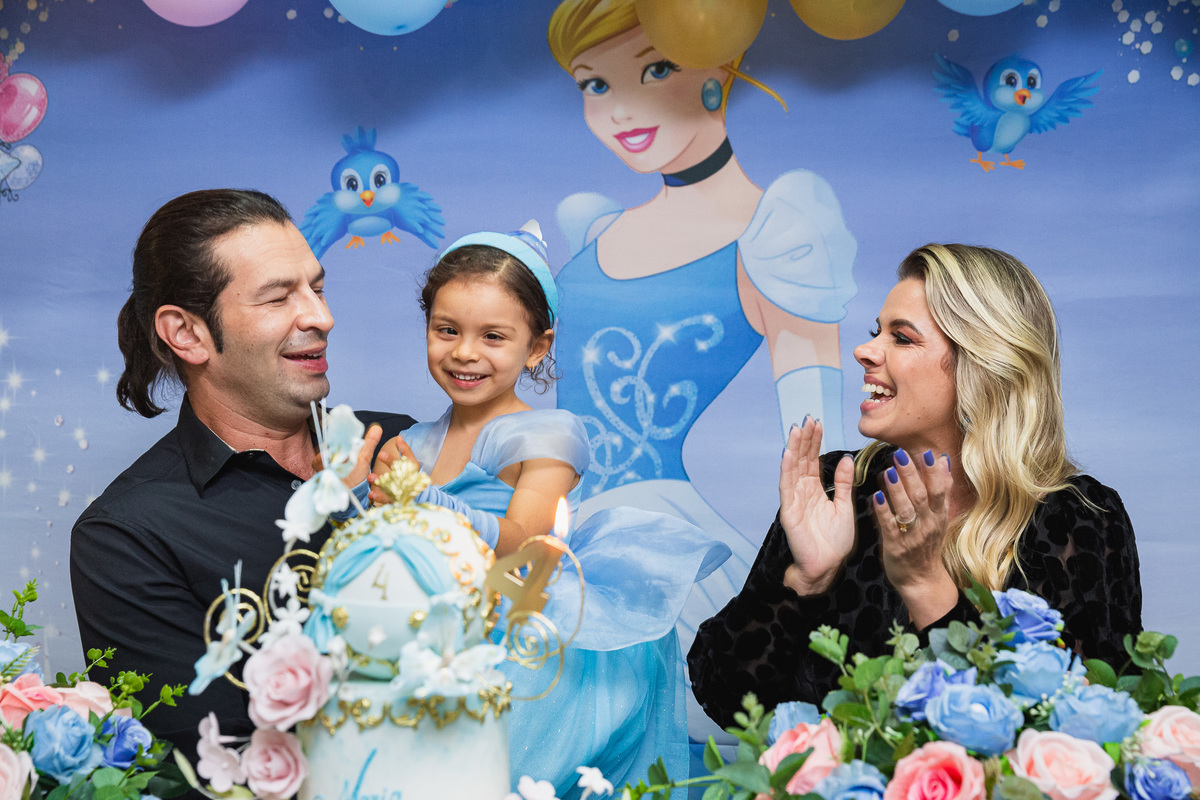 Maria Fernanda 4 anos aniversario infantil na barra da tijuca tema princesa cinderela festa de menina criança feliz