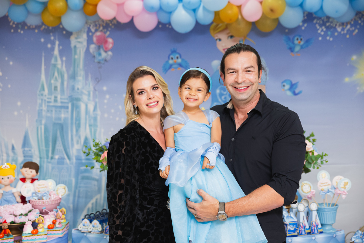 Maria Fernanda 4 anos aniversario infantil na barra da tijuca tema princesa cinderela festa de menina criança feliz