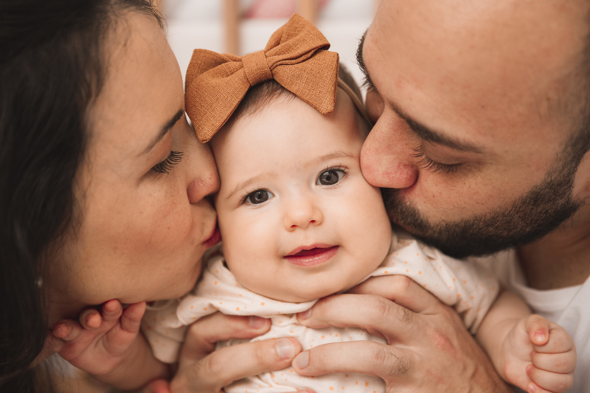 #lifestyle #lifestylelivia #ensaiolifestyle #memoriasdefamilia #familiafeliz #fotosemcasa #fotosdefamilia #emcasa #memóriasespeciais #vidanova #primeirafilha #novanafamilia #bebezinha #caçula #maepaiefilha #fofura #boasvindas #fofinha #princesinha 