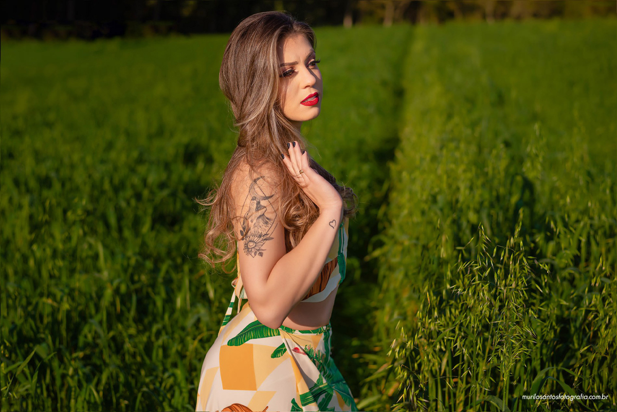 Murilo Santos Fotografia Ensaio Externo Ensaio Pessoal Isabel 25 Anos Ensaio ao Ar Livre Interior vagao trem abandonado Maracanã Castro Paraná