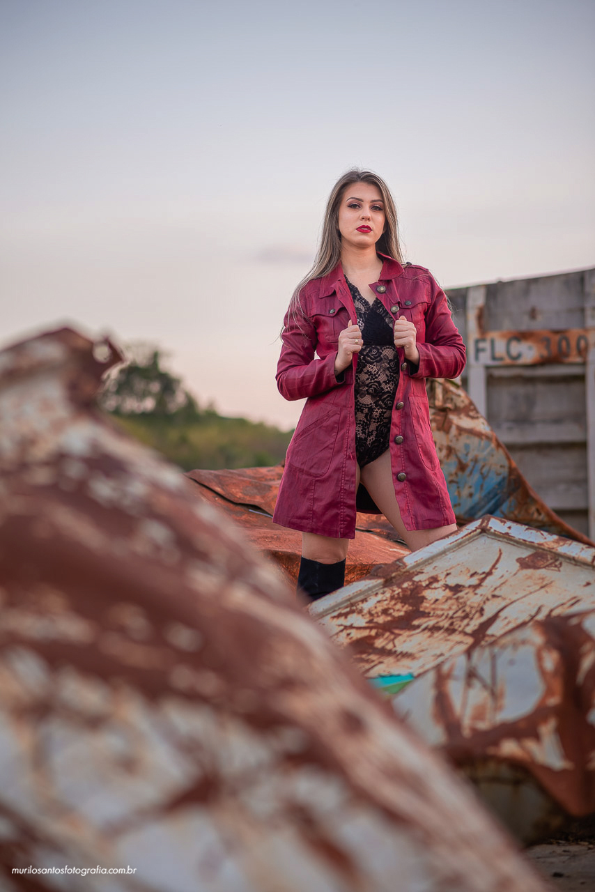 Murilo Santos Fotografia Ensaio Externo Ensaio Pessoal Isabel 25 Anos Ensaio ao Ar Livre Interior vagao trem abandonado Maracanã Castro Paraná