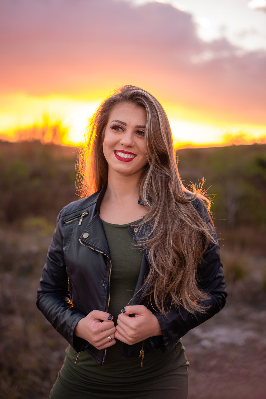 Murilo Santos Fotografia Ensaio Externo Ensaio Pessoal Isabel 25 Anos Ensaio ao Ar Livre Interior vagao trem abandonado Maracanã Castro Paraná