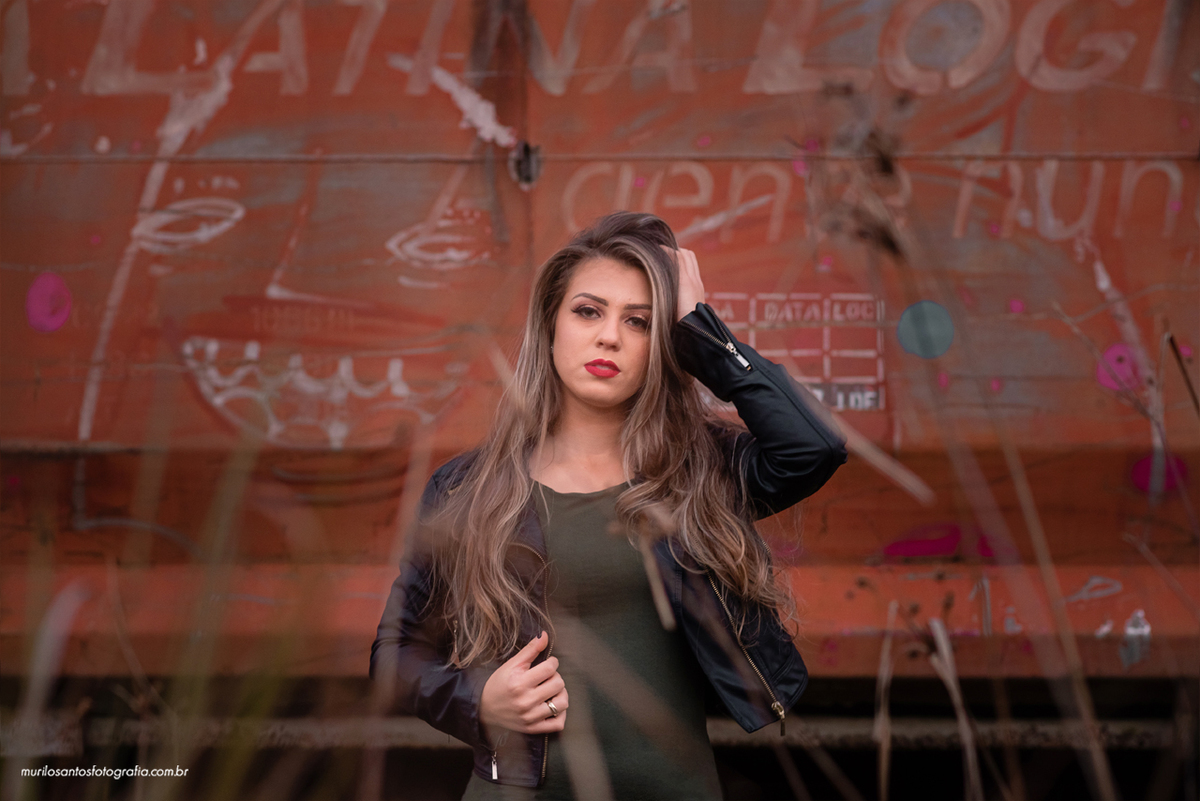Murilo Santos Fotografia Ensaio Externo Ensaio Pessoal Isabel 25 Anos Ensaio ao Ar Livre Interior vagao trem abandonado Maracanã Castro Paraná