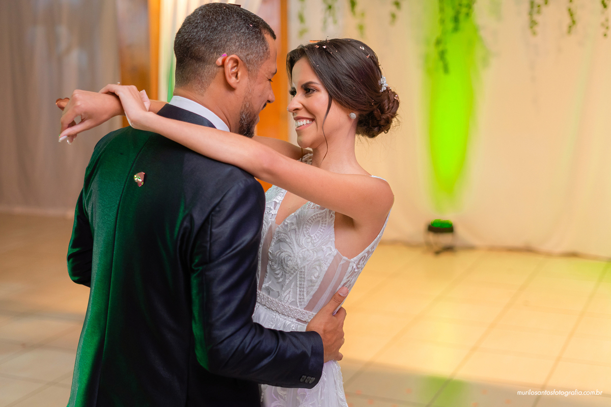 Nathalia e Isaias Murilo Santos Fotografia Castro Campos Gerais Paraná Ensaio Externo Ensaio Casal Noivos Casamento wedding Igreja Cerimonia Elooy Ferreira Eventos Castrolanda Cidade do Leite Noiva Noivo Casal