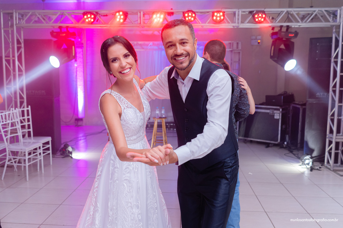 Nathalia e Isaias Murilo Santos Fotografia Castro Campos Gerais Paraná Ensaio Externo Ensaio Casal Noivos Casamento wedding Igreja Cerimonia Elooy Ferreira Eventos Castrolanda Cidade do Leite Noiva Noivo Casal