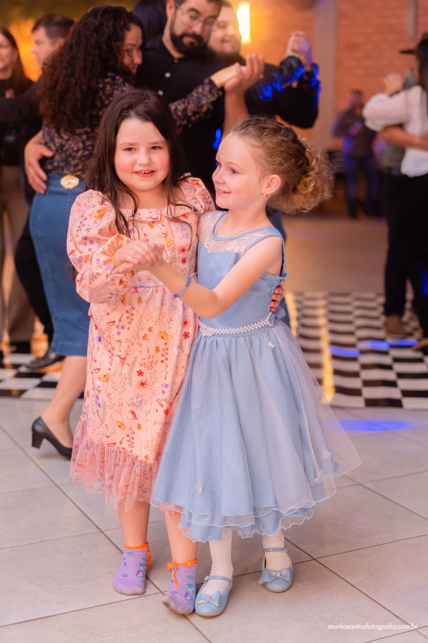 Kathellin 15 anos Murilo Santos Fotografia Castro Campos Gerais Festa Alegria Família Sorriso Balada Espontaneo Dança Sabor Mineiro Filleto
