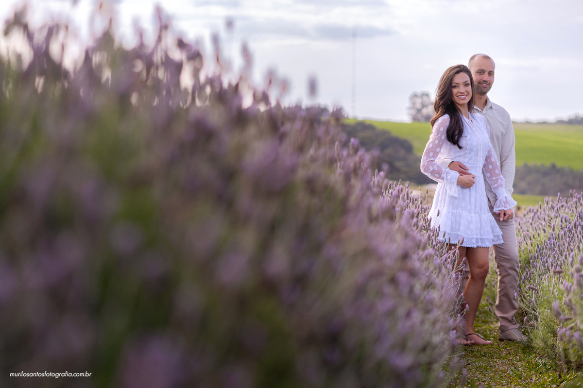 Carol e Pedro Murilo Santos Fotografia Castro Carambei Campos Gerais Paraná Ensaio Externo Ensaio Casal Noivos Casamento Pré wedding Pré Lavanda Noiva Noivo Casal