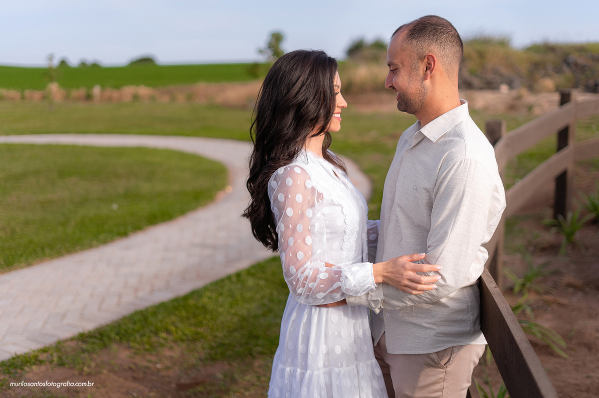 Carol e Pedro Murilo Santos Fotografia Castro Carambei Campos Gerais Paraná Ensaio Externo Ensaio Casal Noivos Casamento Pré wedding Pré Lavanda Noiva Noivo Casal