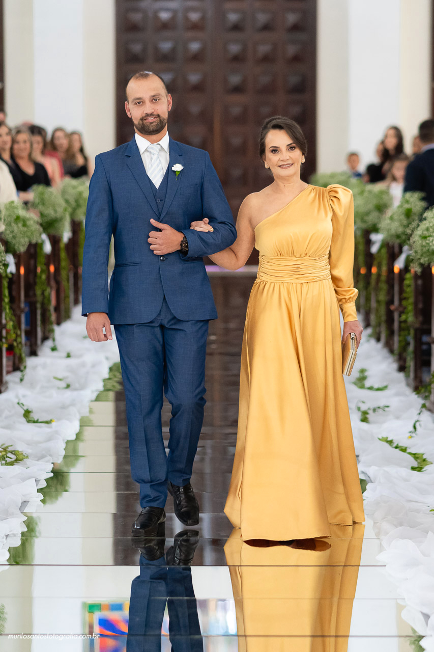 Carol e Pedro Murilo Santos Fotografia Castro Campos Gerais Paraná Casal Noivos Casamento wedding Noiva Noivo Casal Igreja Matriz Cerimonia Festa Sorriso Balada Espontaneo Dança Sabor Mineiro Filleto