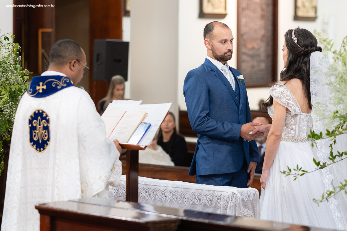 Carol e Pedro Murilo Santos Fotografia Castro Campos Gerais Paraná Casal Noivos Casamento wedding Noiva Noivo Casal Igreja Matriz Cerimonia Festa Sorriso Balada Espontaneo Dança Sabor Mineiro Filleto