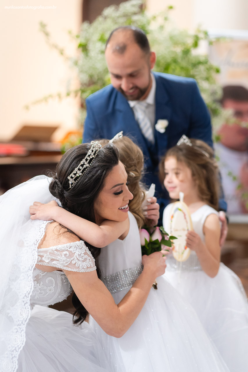 Carol e Pedro Murilo Santos Fotografia Castro Campos Gerais Paraná Casal Noivos Casamento wedding Noiva Noivo Casal Igreja Matriz Cerimonia Festa Sorriso Balada Espontaneo Dança Sabor Mineiro Filleto