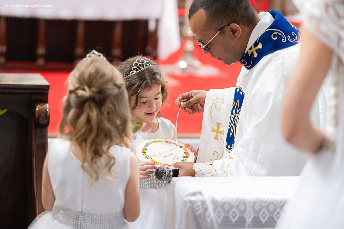 Carol e Pedro Murilo Santos Fotografia Castro Campos Gerais Paraná Casal Noivos Casamento wedding Noiva Noivo Casal Igreja Matriz Cerimonia Festa Sorriso Balada Espontaneo Dança Sabor Mineiro Filleto