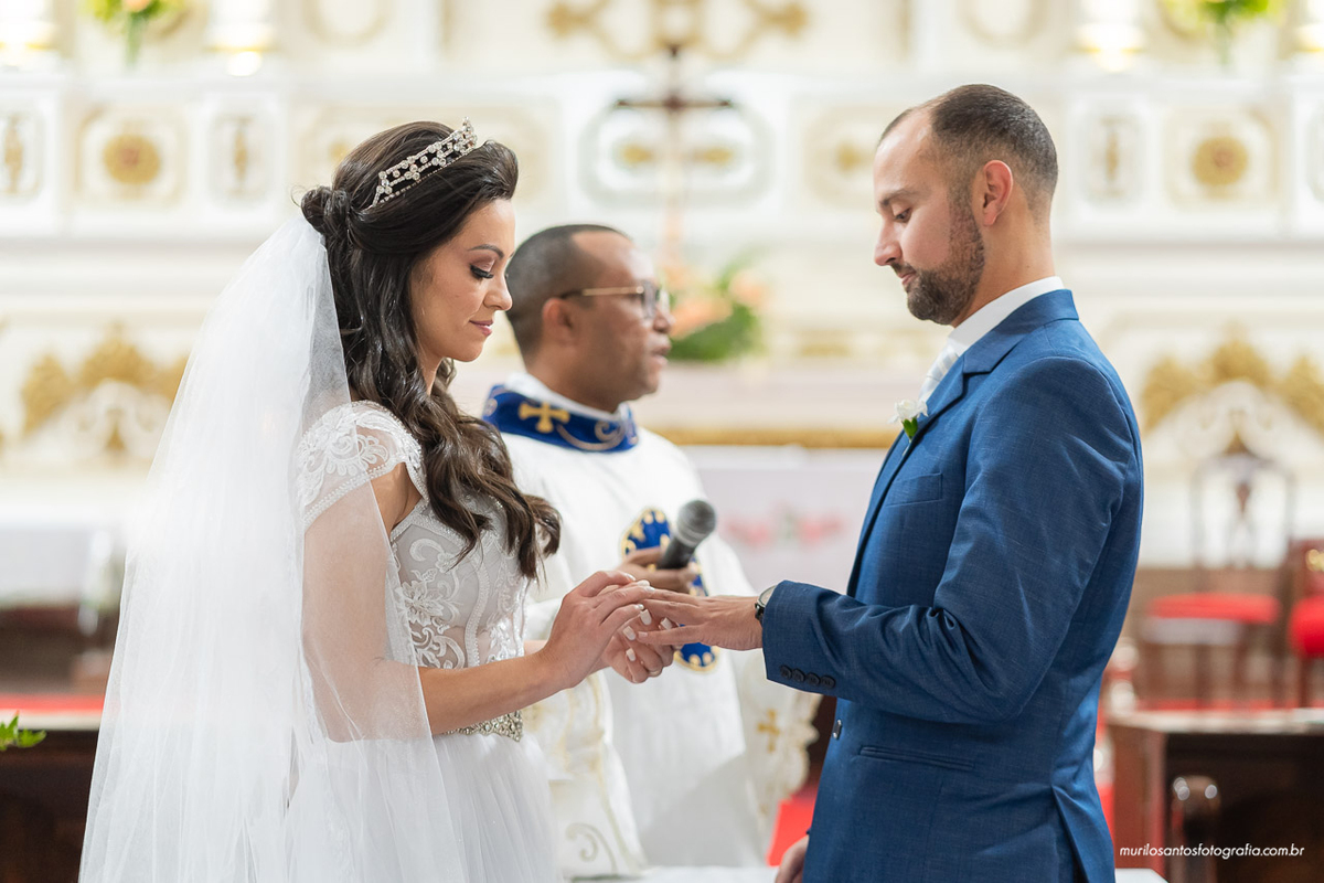 Carol e Pedro Murilo Santos Fotografia Castro Campos Gerais Paraná Casal Noivos Casamento wedding Noiva Noivo Casal Igreja Matriz Cerimonia Festa Sorriso Balada Espontaneo Dança Sabor Mineiro Filleto