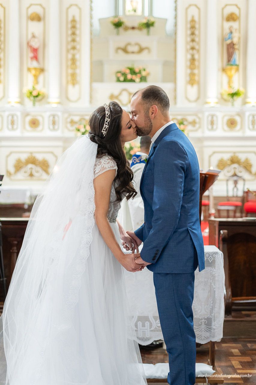 Carol e Pedro Murilo Santos Fotografia Castro Campos Gerais Paraná Casal Noivos Casamento wedding Noiva Noivo Casal Igreja Matriz Cerimonia Festa Sorriso Balada Espontaneo Dança Sabor Mineiro Filleto
