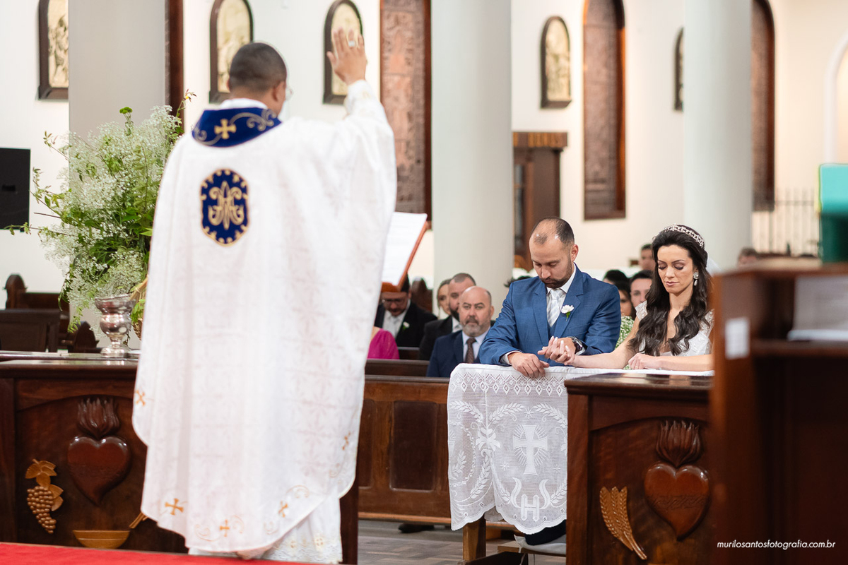 Carol e Pedro Murilo Santos Fotografia Castro Campos Gerais Paraná Casal Noivos Casamento wedding Noiva Noivo Casal Igreja Matriz Cerimonia Festa Sorriso Balada Espontaneo Dança Sabor Mineiro Filleto