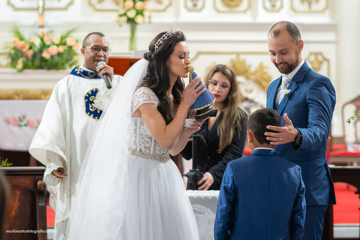 Carol e Pedro Murilo Santos Fotografia Castro Campos Gerais Paraná Casal Noivos Casamento wedding Noiva Noivo Casal Igreja Matriz Cerimonia Festa Sorriso Balada Espontaneo Dança Sabor Mineiro Filleto