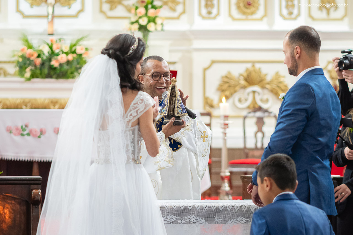 Carol e Pedro Murilo Santos Fotografia Castro Campos Gerais Paraná Casal Noivos Casamento wedding Noiva Noivo Casal Igreja Matriz Cerimonia Festa Sorriso Balada Espontaneo Dança Sabor Mineiro Filleto