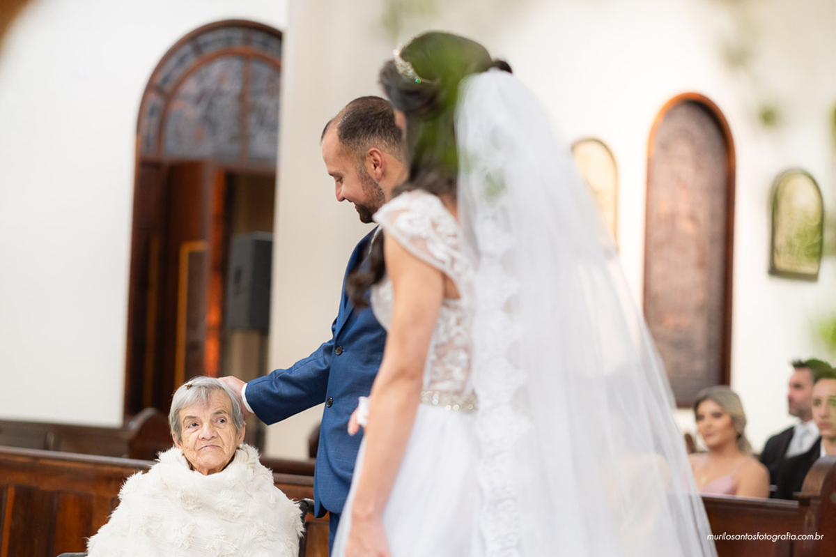 Carol e Pedro Murilo Santos Fotografia Castro Campos Gerais Paraná Casal Noivos Casamento wedding Noiva Noivo Casal Igreja Matriz Cerimonia Festa Sorriso Balada Espontaneo Dança Sabor Mineiro Filleto