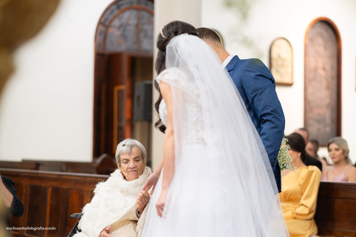 Carol e Pedro Murilo Santos Fotografia Castro Campos Gerais Paraná Casal Noivos Casamento wedding Noiva Noivo Casal Igreja Matriz Cerimonia Festa Sorriso Balada Espontaneo Dança Sabor Mineiro Filleto