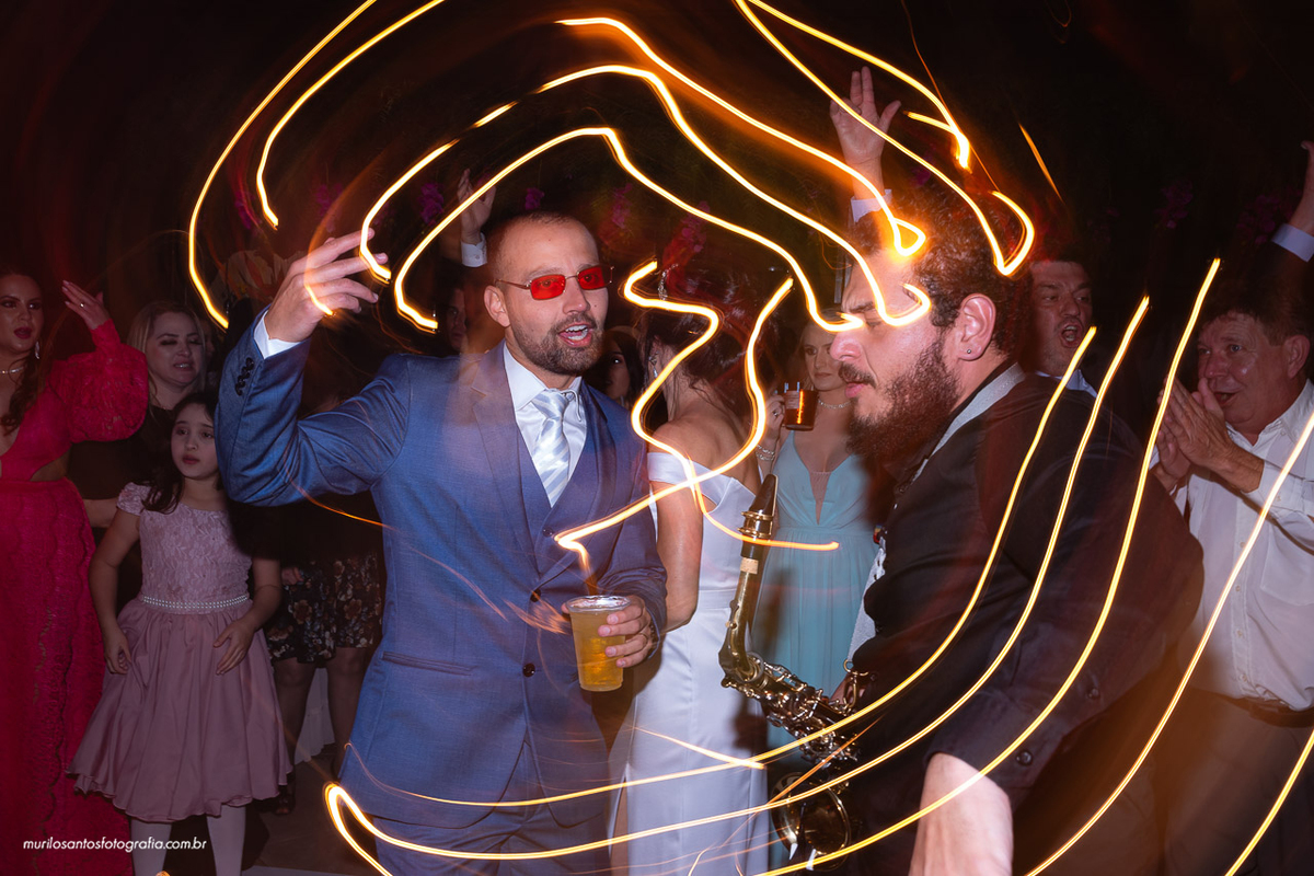 Carol e Pedro Murilo Santos Fotografia Castro Campos Gerais Paraná Casal Noivos Casamento wedding Noiva Noivo Casal Igreja Matriz Cerimonia Festa Sorriso Balada Espontaneo Dança Sabor Mineiro Filleto