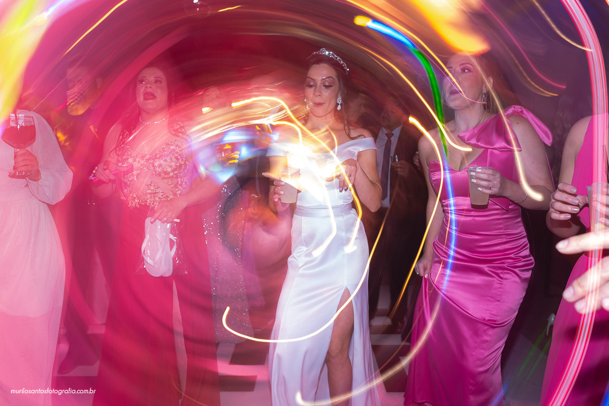 Carol e Pedro Murilo Santos Fotografia Castro Campos Gerais Paraná Casal Noivos Casamento wedding Noiva Noivo Casal Igreja Matriz Cerimonia Festa Sorriso Balada Espontaneo Dança Sabor Mineiro Filleto