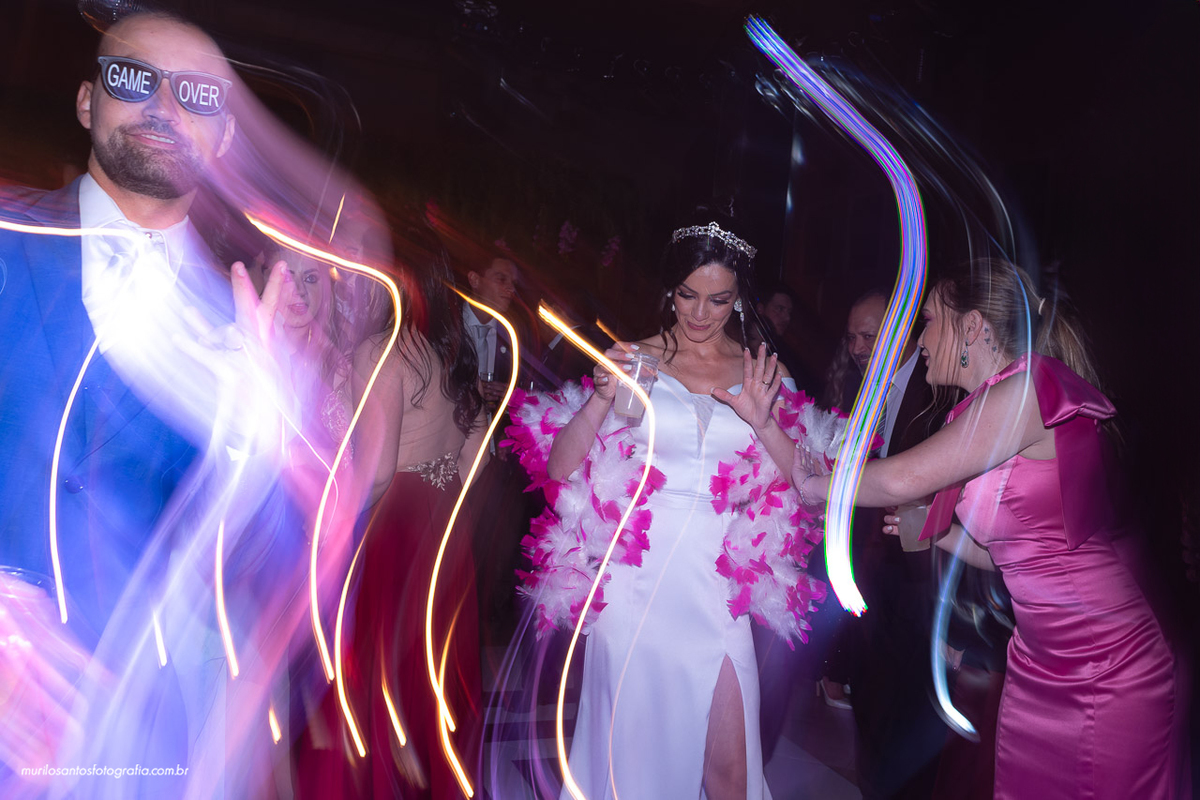 Carol e Pedro Murilo Santos Fotografia Castro Campos Gerais Paraná Casal Noivos Casamento wedding Noiva Noivo Casal Igreja Matriz Cerimonia Festa Sorriso Balada Espontaneo Dança Sabor Mineiro Filleto