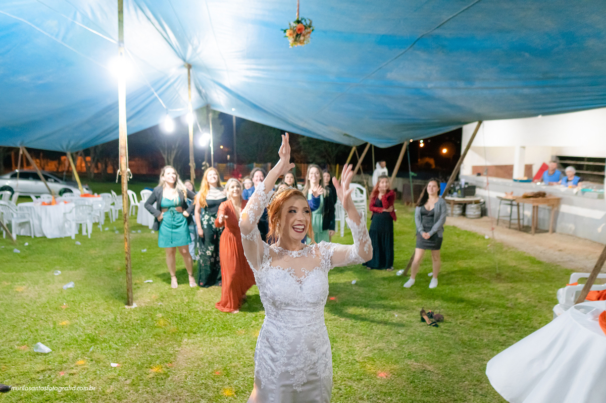 Dara e Clayton Murilo Santos Fotografia Castro Campos Gerais Paraná Ensaio Externo Ensaio Casal Noivos Casamento Cerimonia wedding Pré Castrolanda Moinho Capela Sao Pedro Festa Dança Valsa Alegria Sorriso Noiva Noivo Casal