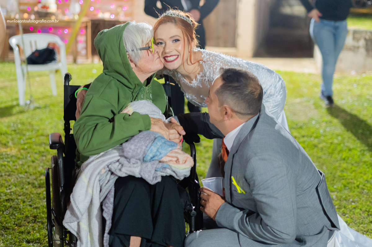 Dara e Clayton Murilo Santos Fotografia Castro Campos Gerais Paraná Ensaio Externo Ensaio Casal Noivos Casamento Cerimonia wedding Pré Castrolanda Moinho Capela Sao Pedro Festa Dança Valsa Alegria Sorriso Noiva Noivo Casal