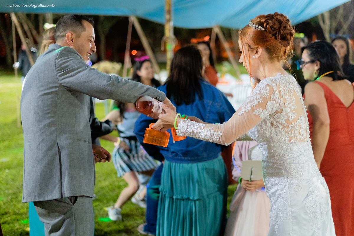 Dara e Clayton Murilo Santos Fotografia Castro Campos Gerais Paraná Ensaio Externo Ensaio Casal Noivos Casamento Cerimonia wedding Pré Castrolanda Moinho Capela Sao Pedro Festa Dança Valsa Alegria Sorriso Noiva Noivo Casal