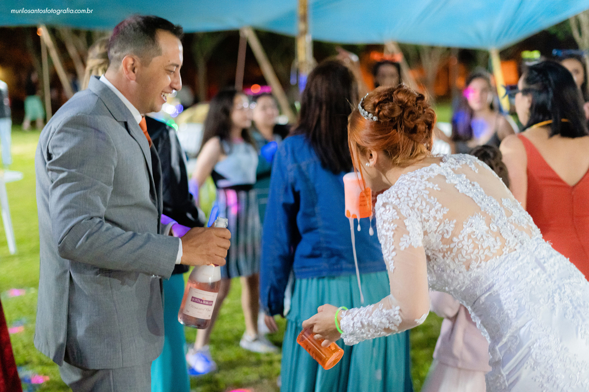 Dara e Clayton Murilo Santos Fotografia Castro Campos Gerais Paraná Ensaio Externo Ensaio Casal Noivos Casamento Cerimonia wedding Pré Castrolanda Moinho Capela Sao Pedro Festa Dança Valsa Alegria Sorriso Noiva Noivo Casal