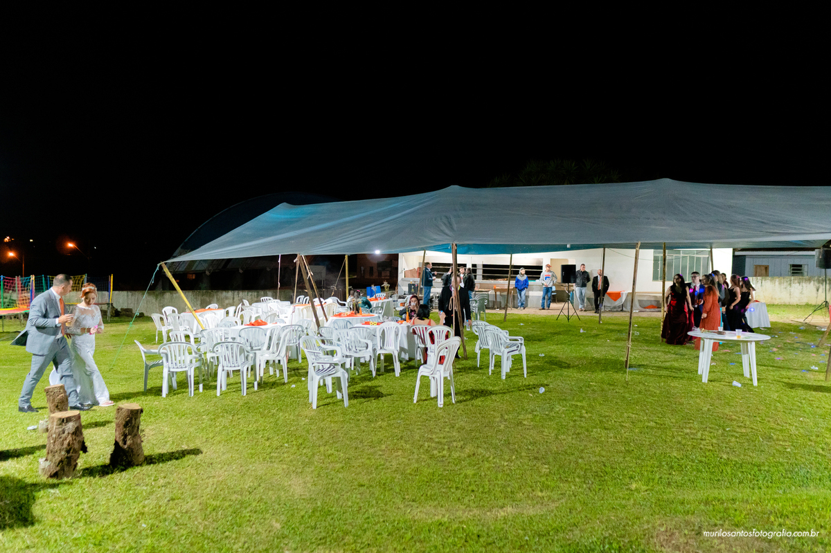 Dara e Clayton Murilo Santos Fotografia Castro Campos Gerais Paraná Ensaio Externo Ensaio Casal Noivos Casamento Cerimonia wedding Pré Castrolanda Moinho Capela Sao Pedro Festa Dança Valsa Alegria Sorriso Noiva Noivo Casal