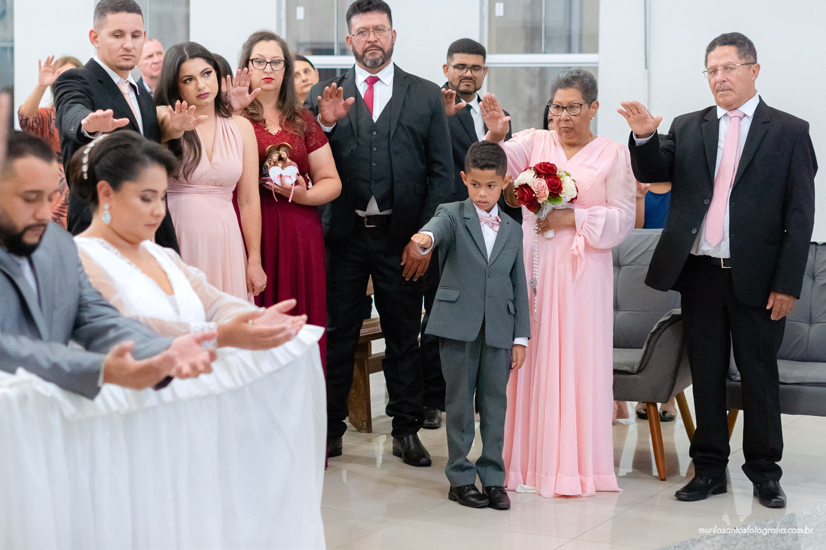 Andressa e Edson Murilo Santos Fotografia Castro Campos Gerais Paraná Ensaio Interno Noivos Casamento Cerimonia wedding Igreja Nossa Senhora de Sion Alegria Sorriso Noiva Noivo Casal