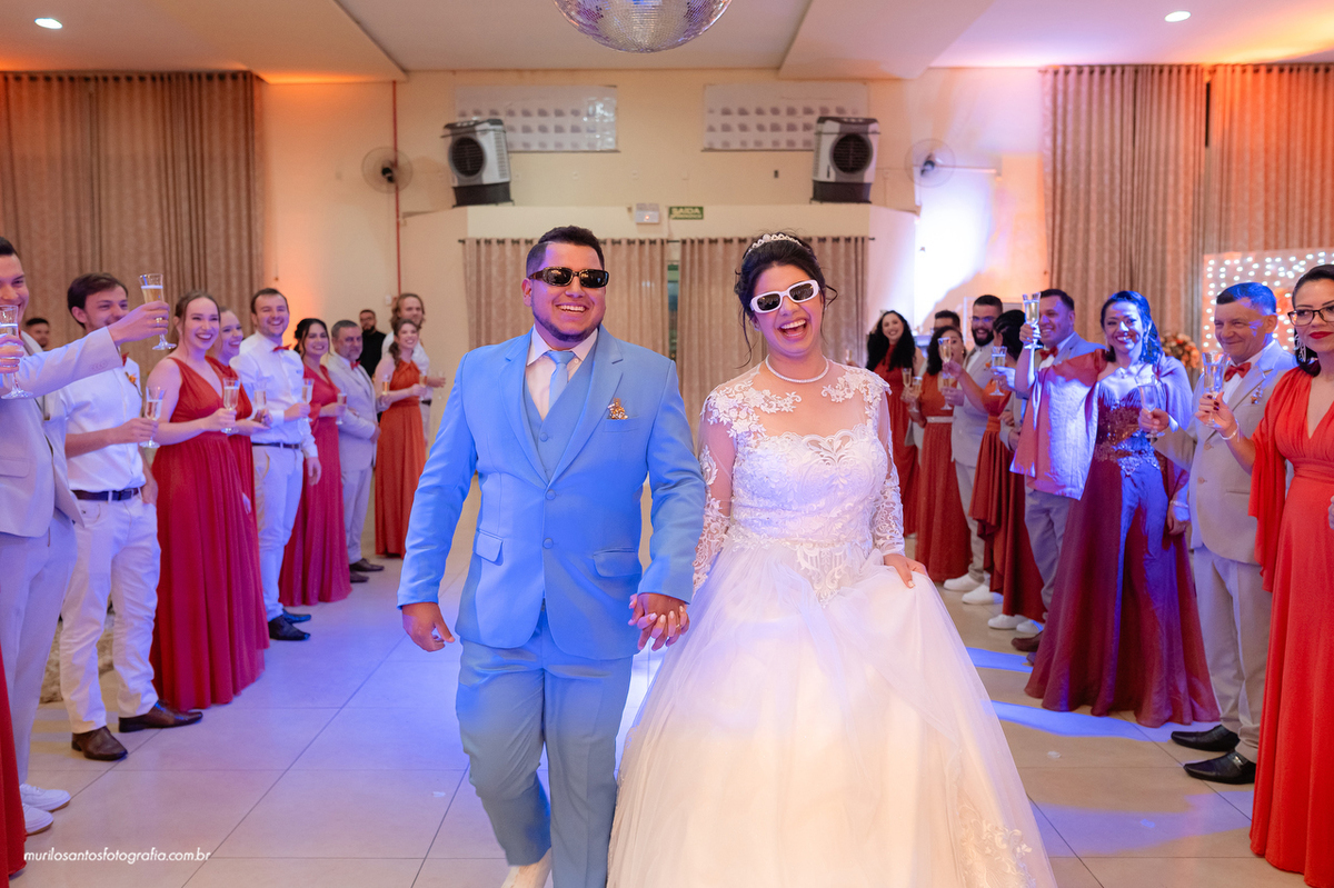 Emanuelly e Nathan Murilo Santos Fotografia Ponta Grossa Campos Gerais Paraná Noivos Casamento Cerimonia wedding Ensaio Externo Ensaio Casal Noivos Casamento Noiva Noivo Casal Fusca