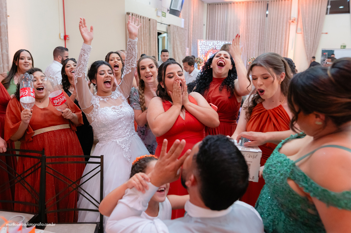 Emanuelly e Nathan Murilo Santos Fotografia Ponta Grossa Campos Gerais Paraná Noivos Casamento Cerimonia wedding Ensaio Externo Ensaio Casal Noivos Casamento Noiva Noivo Casal Fusca
