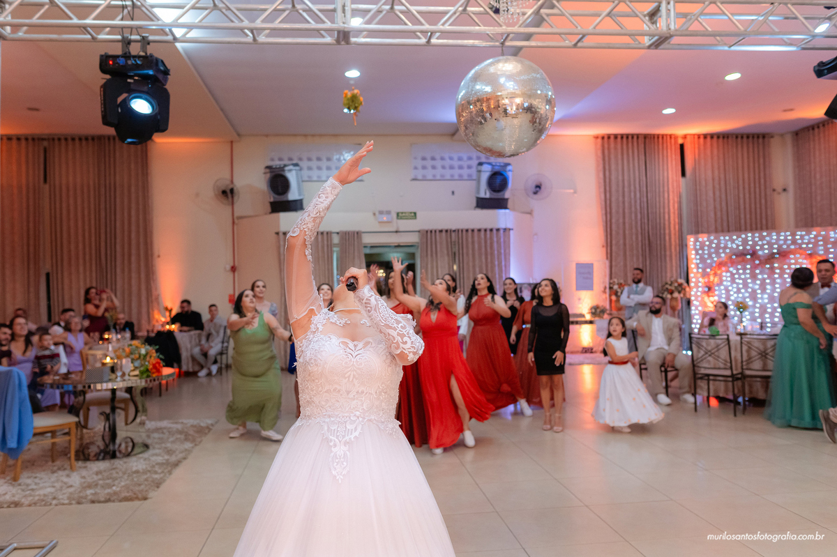 Emanuelly e Nathan Murilo Santos Fotografia Ponta Grossa Campos Gerais Paraná Noivos Casamento Cerimonia wedding Ensaio Externo Ensaio Casal Noivos Casamento Noiva Noivo Casal Fusca