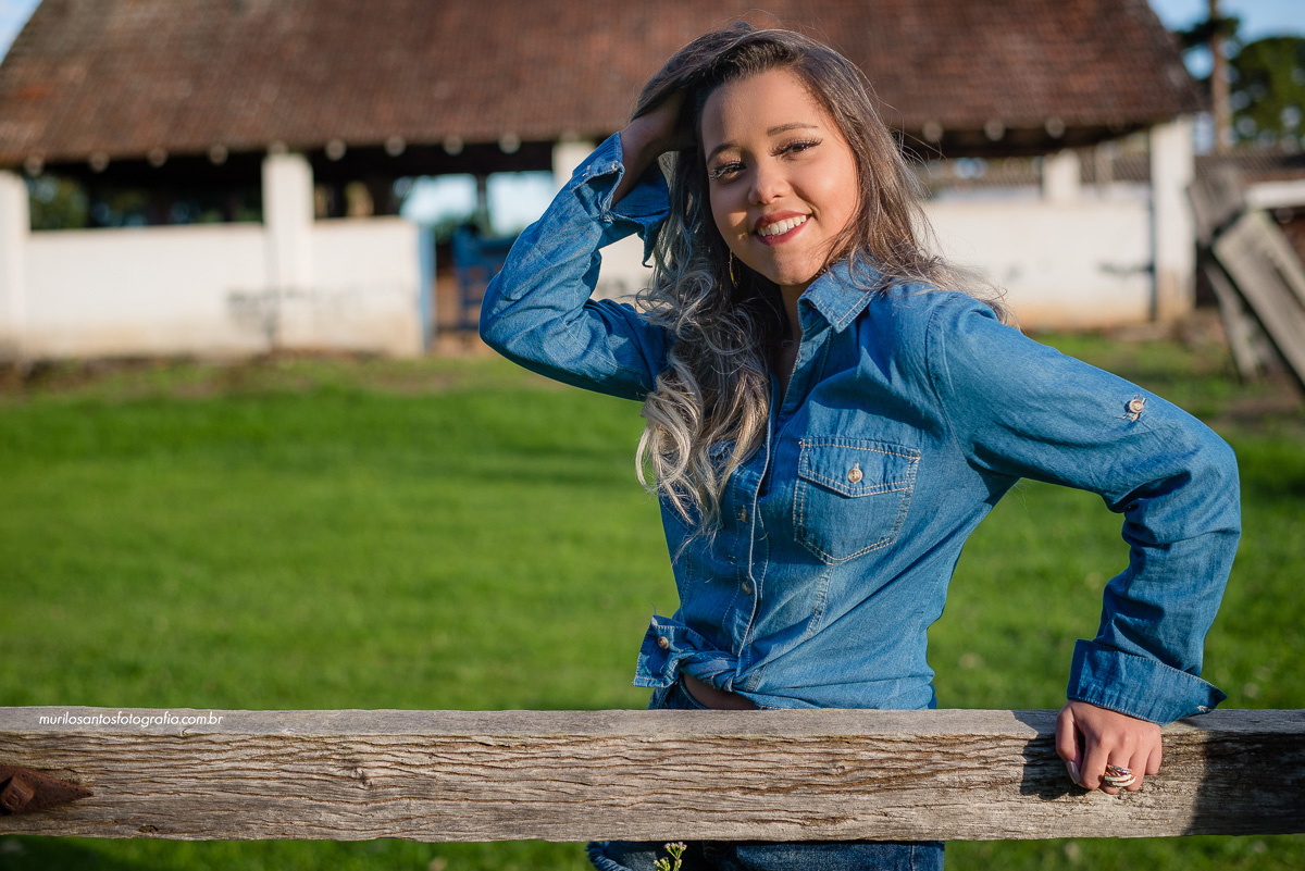 Murilo Santos Fotografia Ensaio Sessão Externa Ao Ar Livre 15 Anos Campos Gerais Castro Castrolanda Fazenda Capao Alto Alegria Nikon D600 28mm 50mm 85mm Casarão Moça Sorrindo