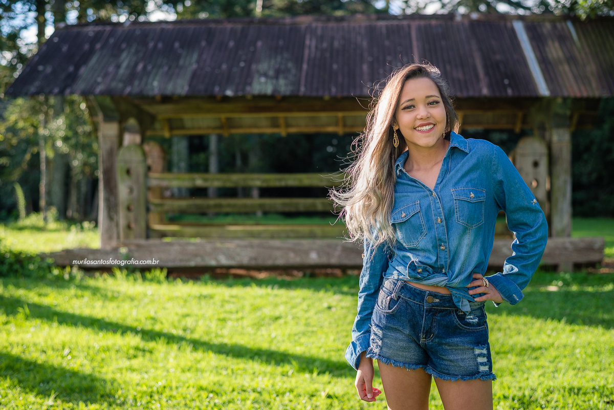 Murilo Santos Fotografia Ensaio Sessão Externa Ao Ar Livre 15 Anos Campos Gerais Castro Castrolanda Fazenda Capao Alto Alegria Nikon D600 28mm 50mm 85mm Casarão Moça Sorrindo