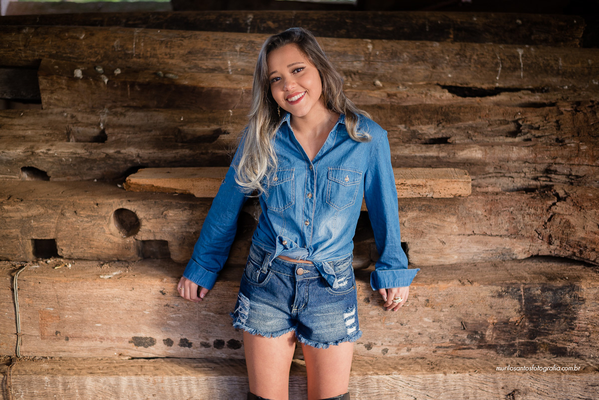 Murilo Santos Fotografia Ensaio Sessão Externa Ao Ar Livre 15 Anos Campos Gerais Castro Castrolanda Fazenda Capao Alto Alegria Nikon D600 28mm 50mm 85mm Casarão Moça Sorrindo