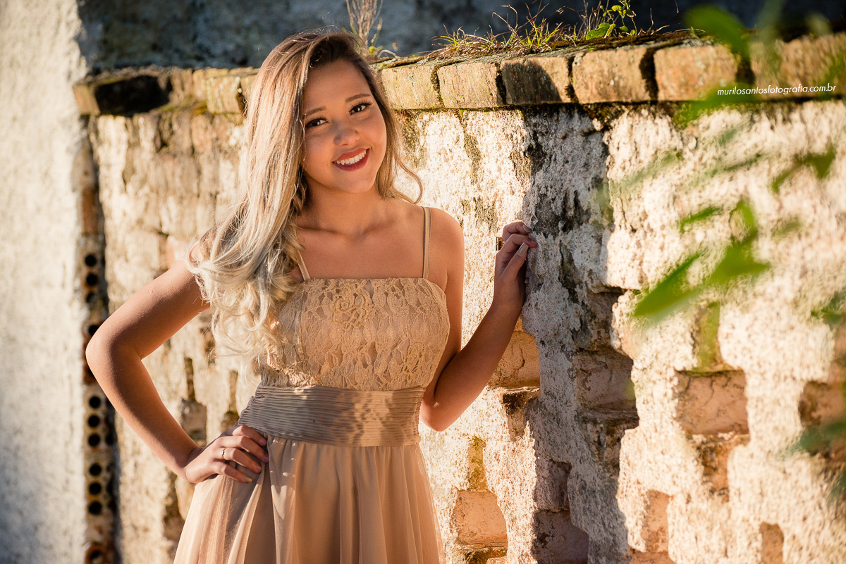 Murilo Santos Fotografia Ensaio Sessão Externa Ao Ar Livre 15 Anos Campos Gerais Castro Castrolanda Fazenda Capao Alto Alegria Nikon D600 28mm 50mm 85mm Casarão Moça Sorrindo