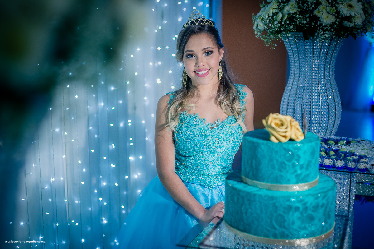 Murilo Santos Fotografia 15 Anos Campos Gerais Castro Castrolanda Alegria Festa Eloy Ferreira Eventos Nikon D600 28mm 50mm 85mm Moça Sorrindo Dança Coreografia Homenagem Vestido Decoração Azul Bolo