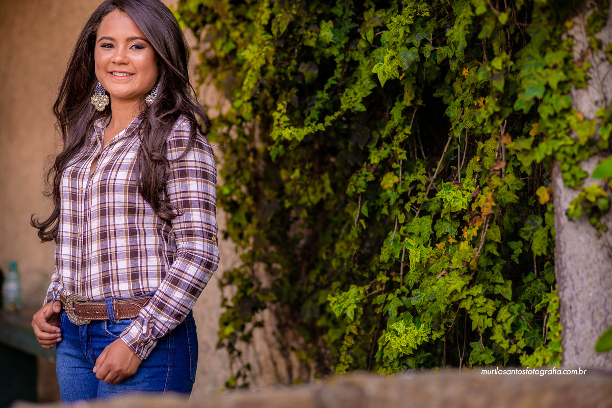 Jenifer 15 Anos Murilo Santos Fotografia Ensaio Sessão Externa Ao Ar Livre 15 Anos Instituto Cristão Castro Campos Gerais Tibagi Alegria Família Sorriso Bota Xadrez Flores Campo Nikon 