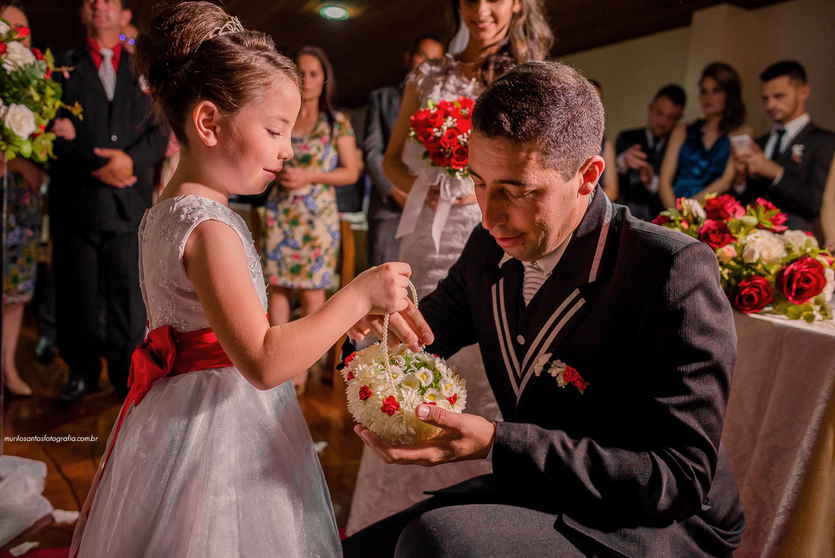 Karina e Alexandro Murilo Santos Fotografia Ensaio Sessão Externa Ao Ar Livre Buganville Castro Campos Gerais Paraná Alegria Sorriso Família Nikon Noivos